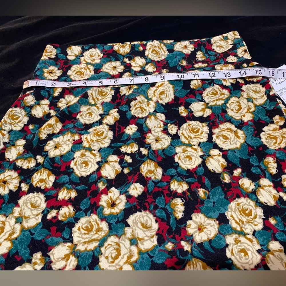 CLOSET CLEAR OUT ON ALL LULAROE MAKE A OFFER BUNDLE NWT MEDIUM HIGHWAIST STRETCH - Picture 4 of 11